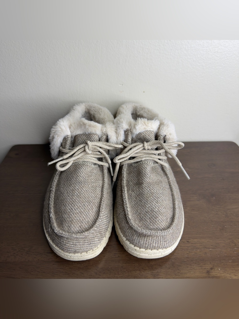 Hey Dude Britt Faux Fur Lined Light Brown Slip On Bootie Sz 7 Women’s - Picture 4 of 7